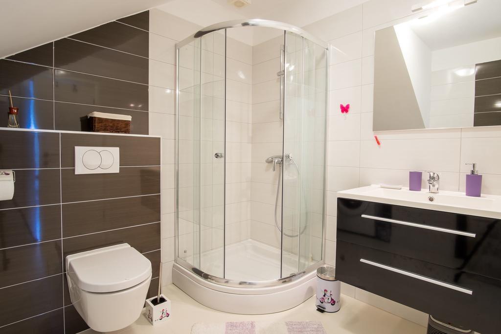 Luxury Spa Apartment Luna Njivice Room photo